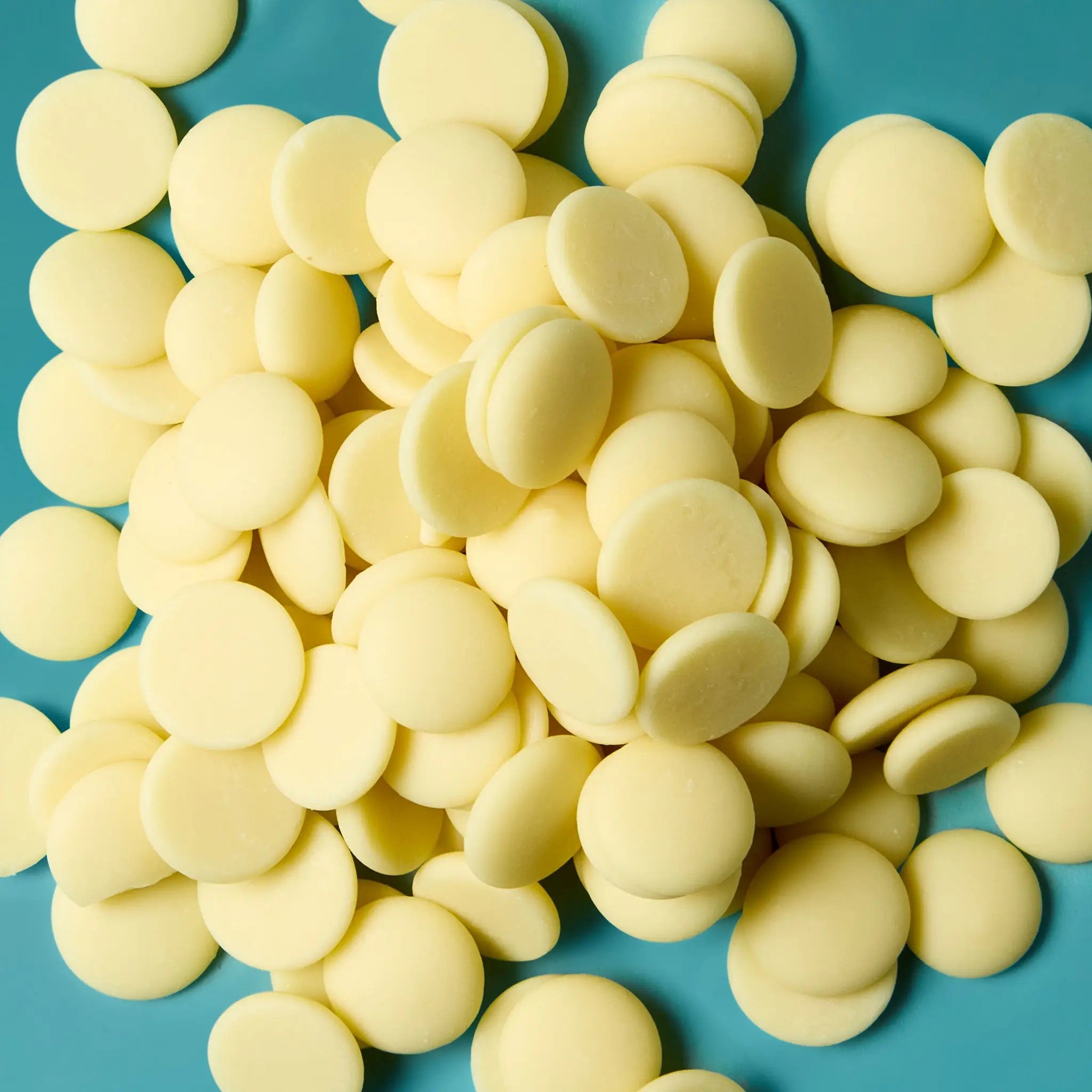 Ciocolata alba Zephyr Ciocolata dropsuri	Ciocolata belgiana	ciocolata banuti ciocolata fulgi	ciocolata pentru topire	ciocolata cofetarie	ciocolata praline ciocolata Callebaut ciocolata Barry Callebaut Ciocolata menaj Ciocolata discuri Ciocolata glazura Ciocolata tort	Ciocolata ganache cacao pentru ciocolata calda Callebaut cacao fina